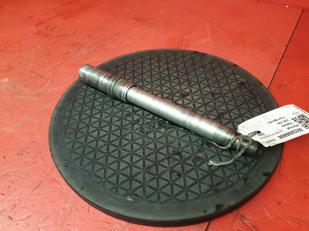 YAMAHA XJR 1300 2009 FRONT SPINDLE