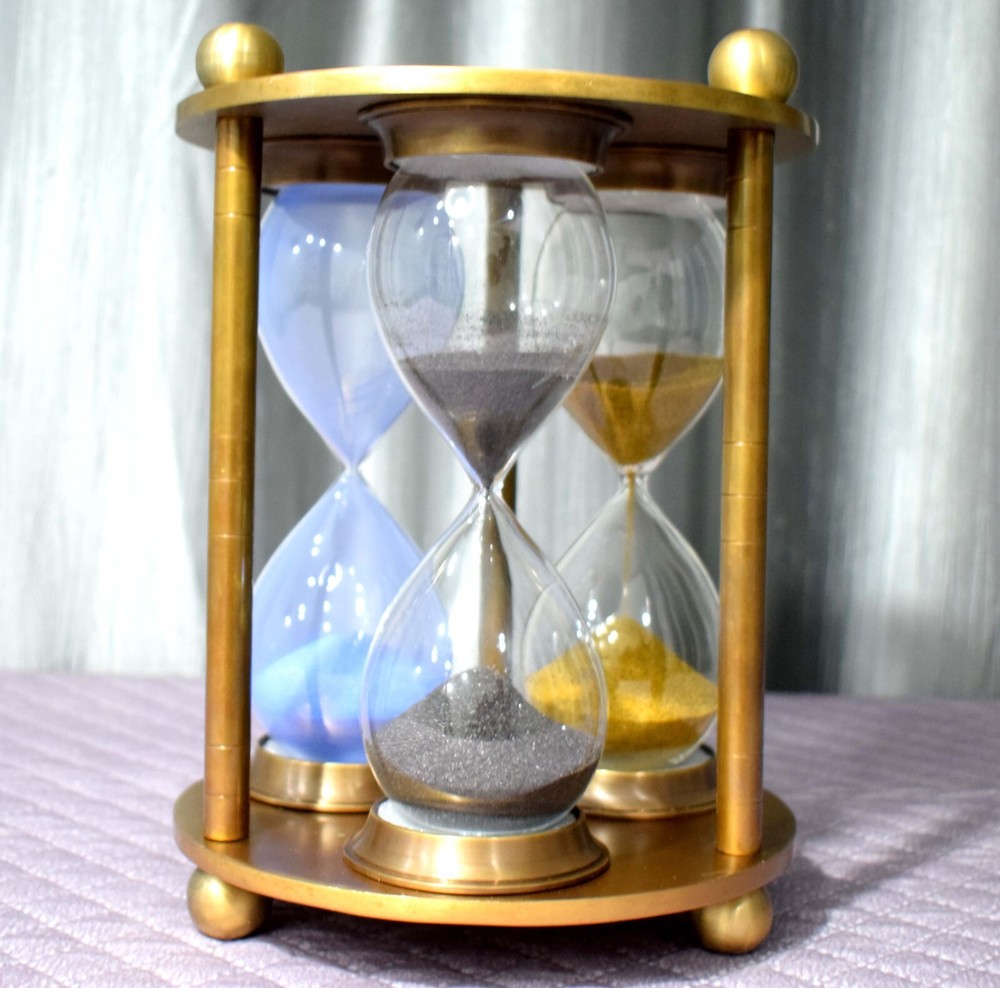 "Luxuriously Crafted 3-Rod Brass Sand Timer, Unique Timepiece Combining Classic