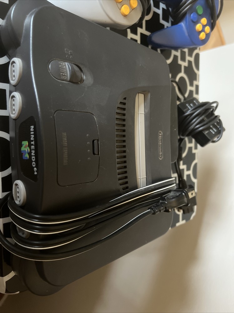 Nintendo 64 Console Bundle Two Controllers Power A/V Cable