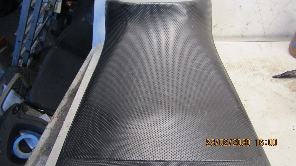 Suzuki gs500e 2004 seat