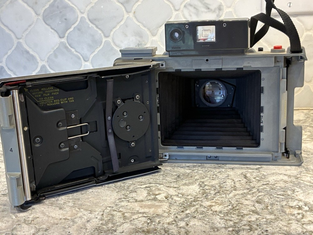 Vintage Polaroid 440 Automatic Folding Instant Land Camera With Case & Manuals