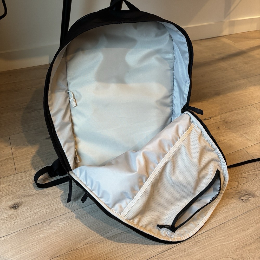 Black Moment Everything 21 liter backpack excellent condition