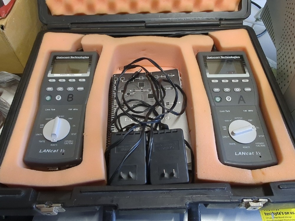 Datacom Technologies LANcat V Series Cat 5 Cable Tester Manual Case Powers On
