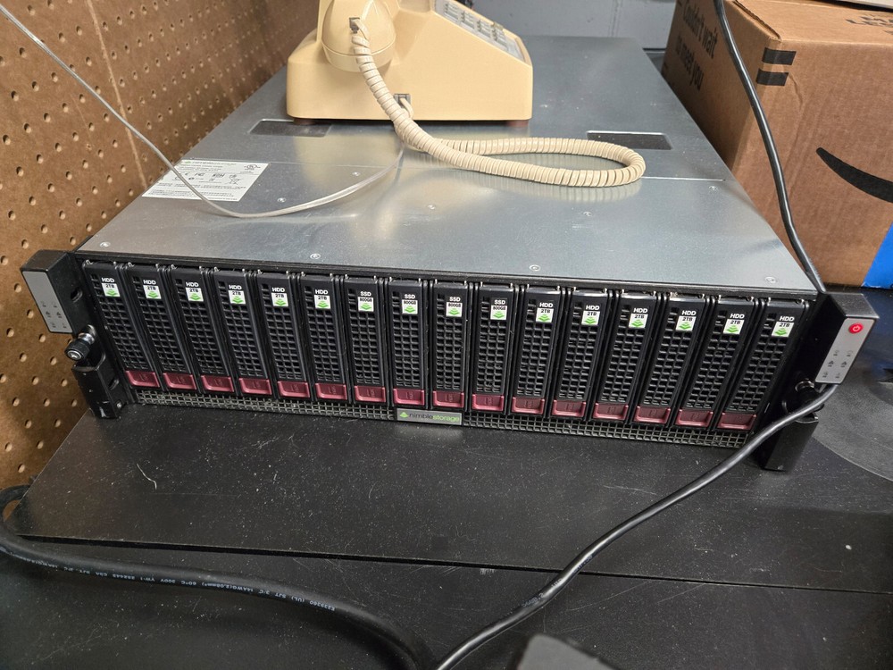 Nimble Storage CS300 Dual Controller Array CS300-2P-24T-2400F w/ 24tb HDD