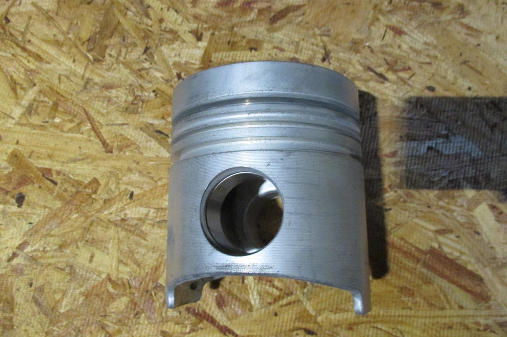 John Deere Piston, AR 55984