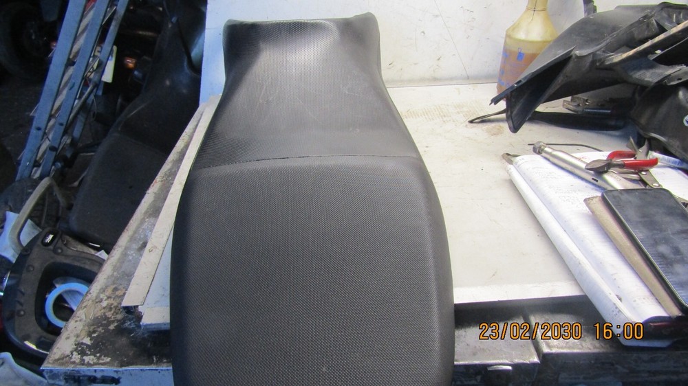 Suzuki gs500e  2004 seat
