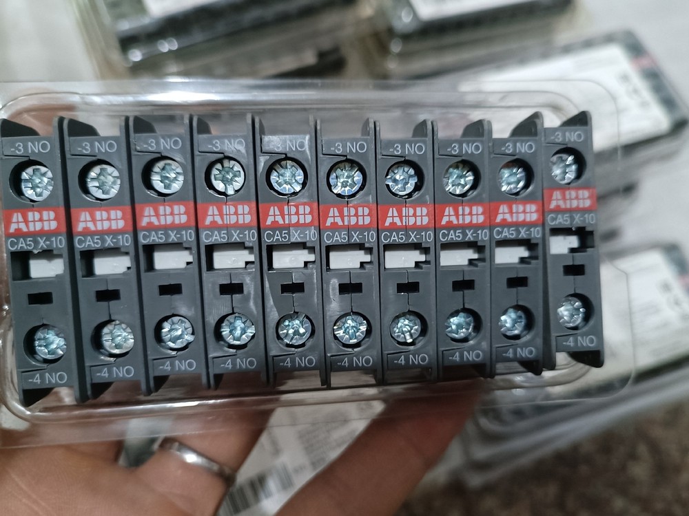 10PCS NEW CA5-01 Auxiliary contact
