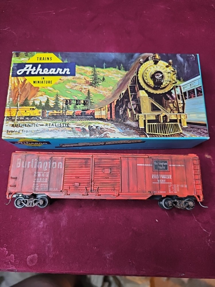 Athearn HO Scale Model Train Burlington Double Door Custom Distressing Box Car