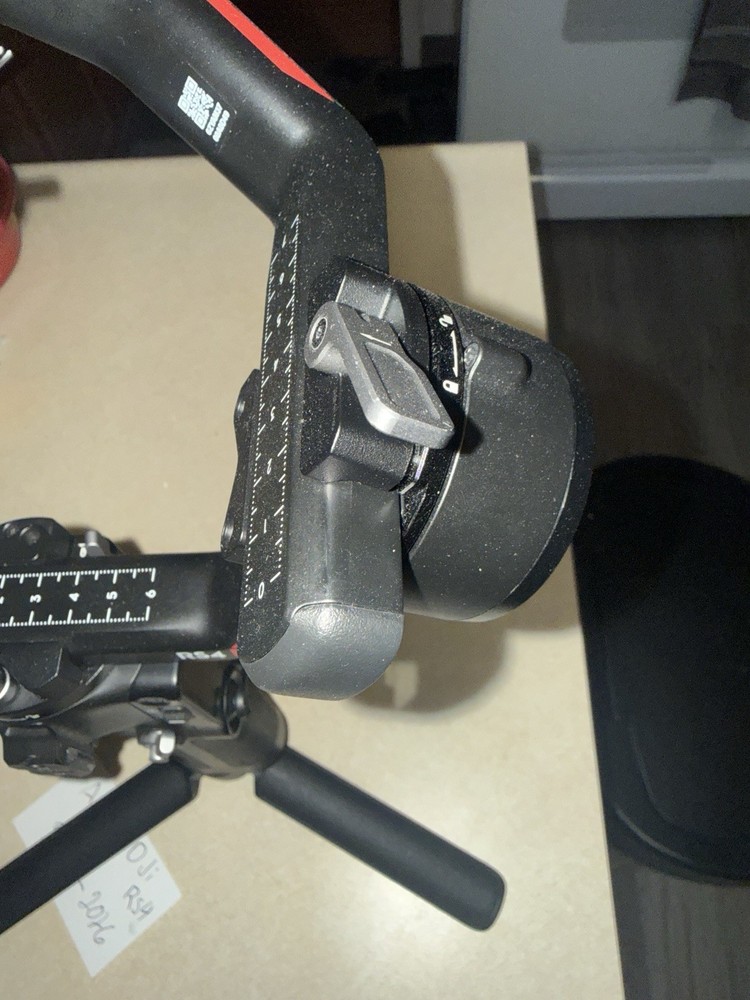 DJI RS4 Gimbal Stabilizer for Camera, Universal Compatible, Auto Lock