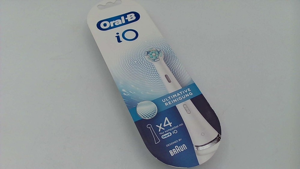 Oral-B IO Ultimate Clean Replacement Brush Head White