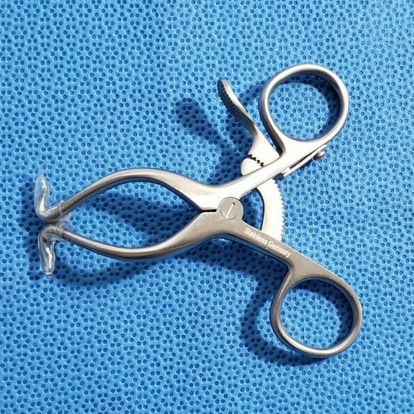 GELPI Neuro Retractor 3.5" Sharp Prongs with Ratchet