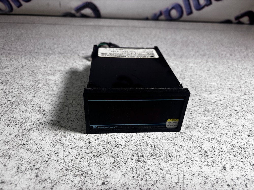 Newport Electronic Volt Meter Model 203A-3