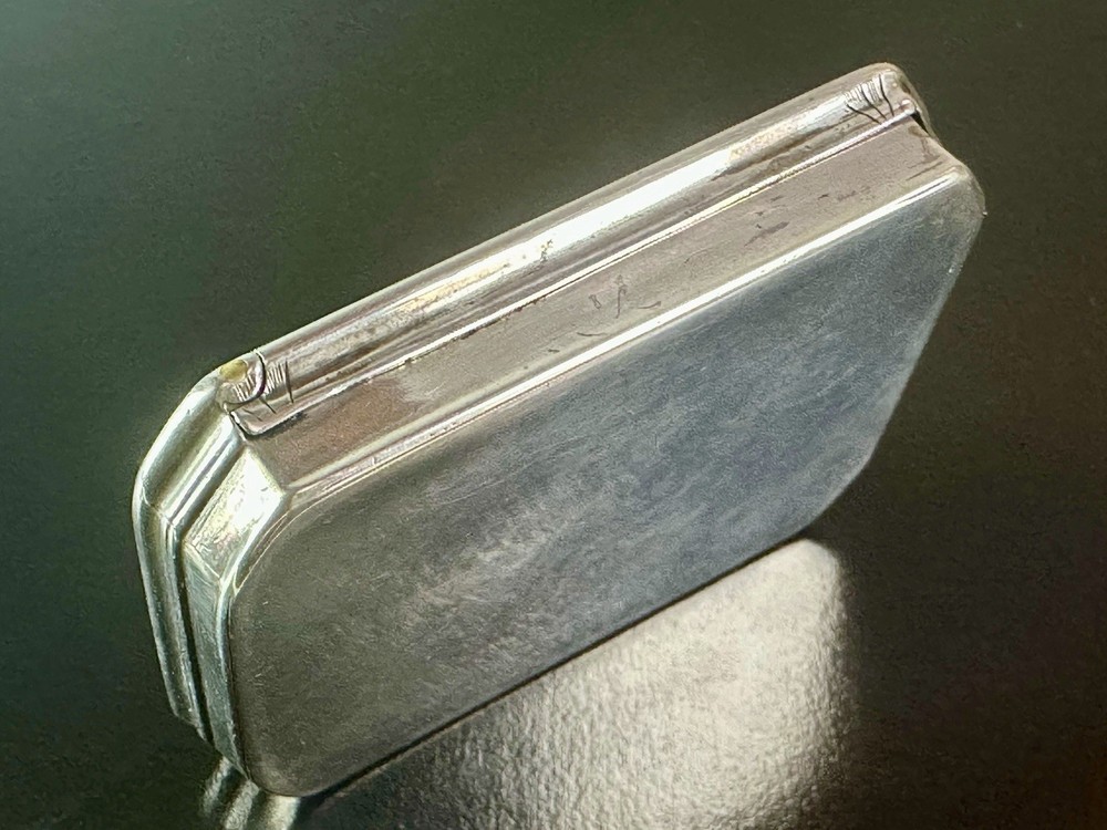 FINE Early 18th Century GEORGE I SOLID SILVER ENGRAVED SNUFF BOX c1720