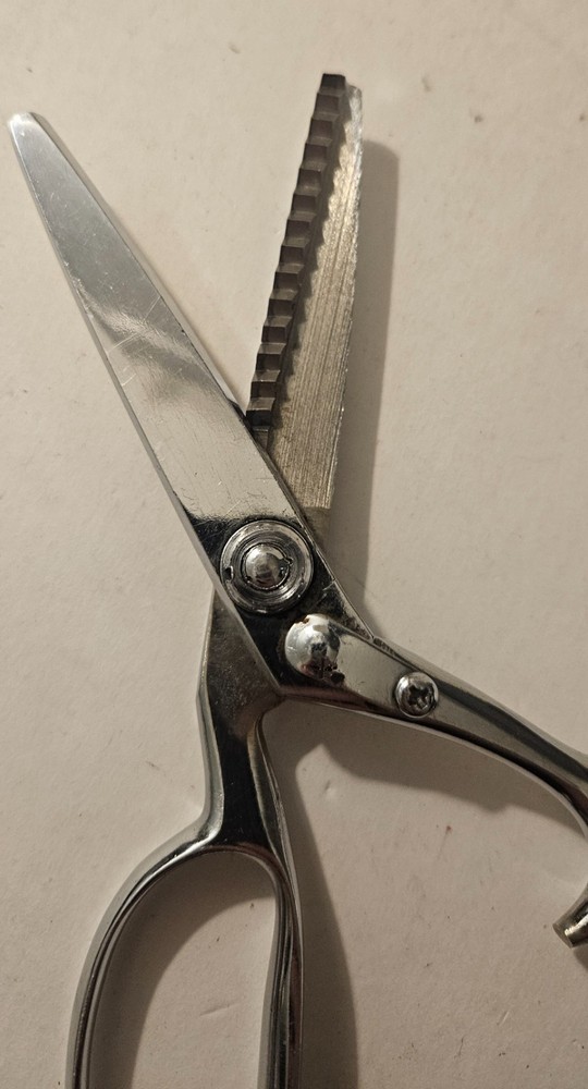 Vintage Geiger #8 Chrome Plated Zig Zag Pinking Shears Craft