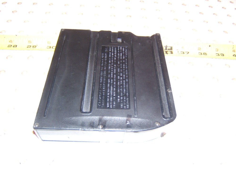 VW Jetta 96 in trunk CD changer ( READ ITEM DESCRIPTION ) 6CD 1 Magazine ONLY
