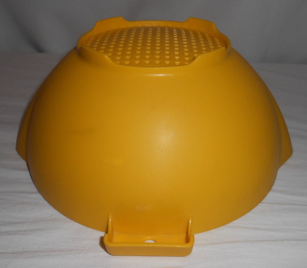 Vintage Tupperware 1523 2 Qt. Colander Strainer NICE