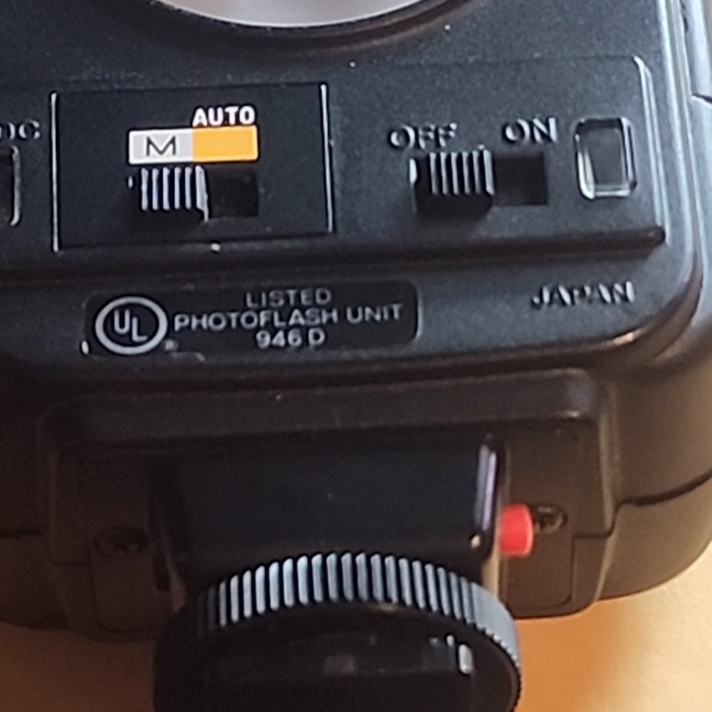 Minolta Auto 128 Camera Photo Flash Unit With Case