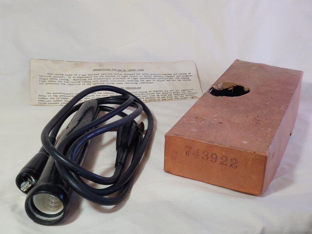 Vintage auto engine timing light with box and instruction sheet---UNTESTED