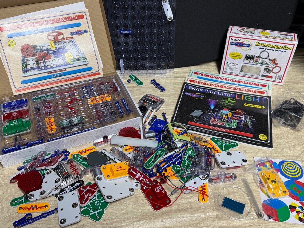 Large Lot Electronic Snap Circuits Elenco Multiple Kits Lights, Electromagnet