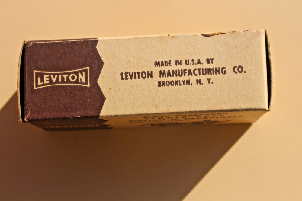 TOGGLE SWITCH & RECEPTACLE Combination BLACK Single Pole NEW Leviton 5211