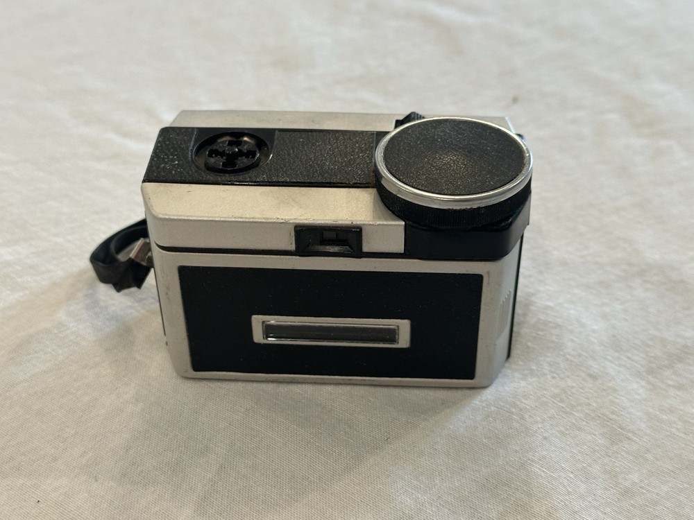 KODAK INSTAMATIC 404 CAMERA Untested