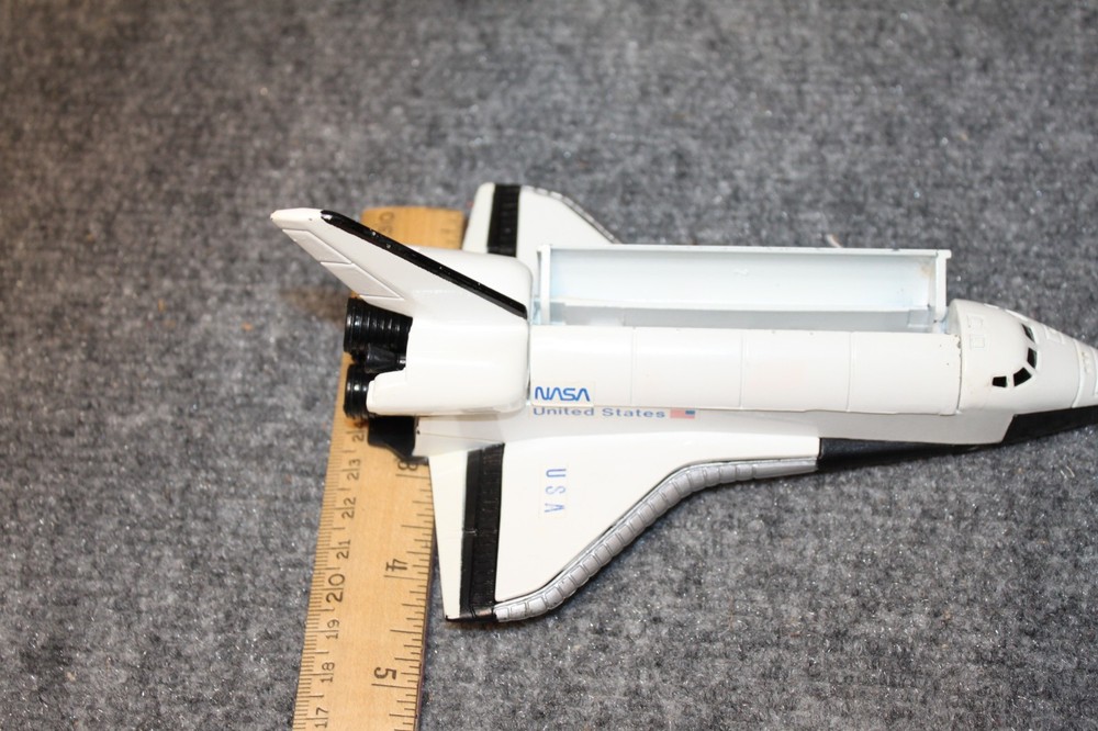 ERTL NASA Space Shuttle Model Die Cast 7" Payload doors open USA