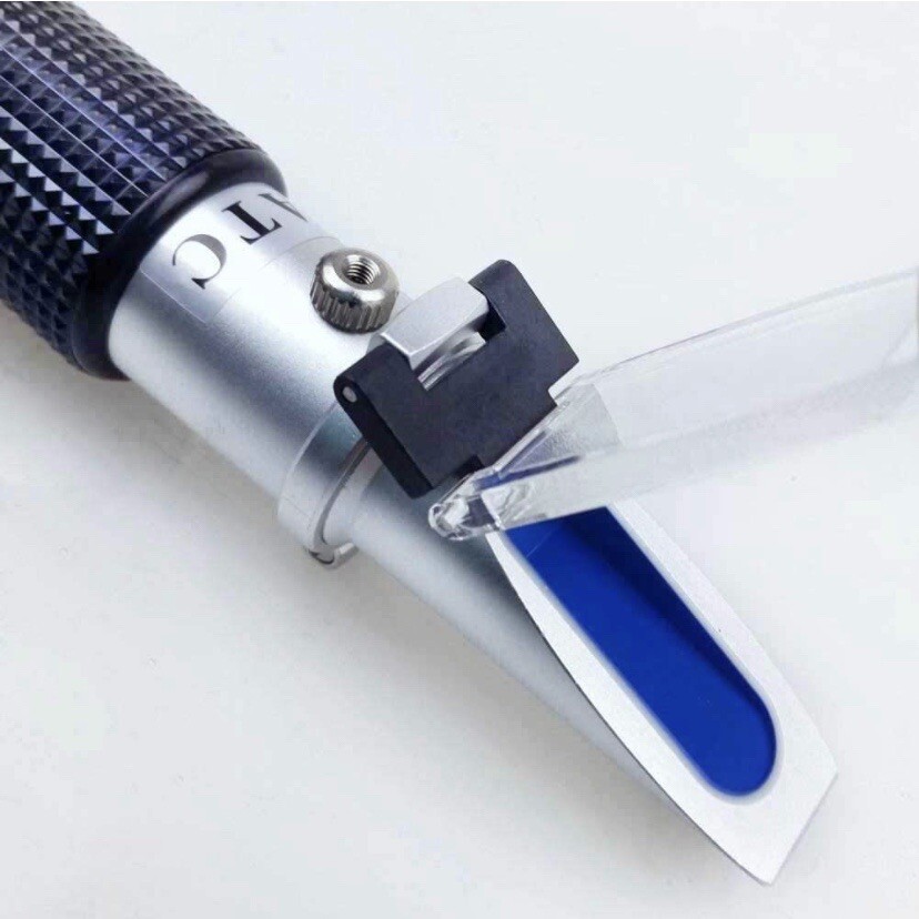 Portable Hand Held Refractometer, ATC, with Case and Accessories