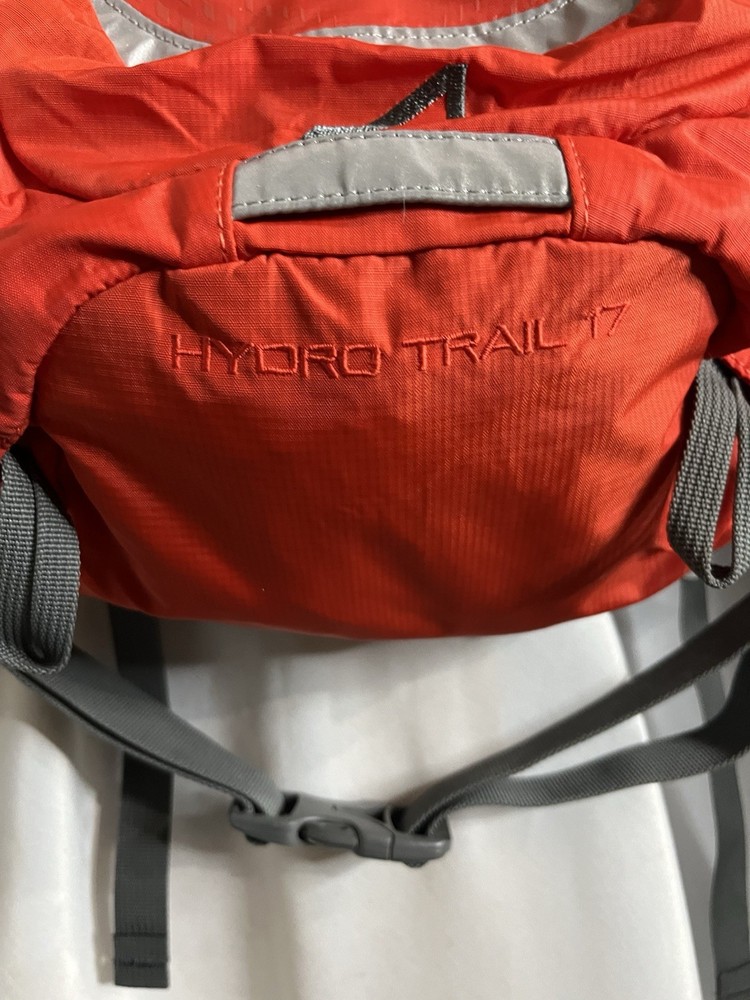 New ALPS Mountaineering Hydro Trail 17 Hydration Pack