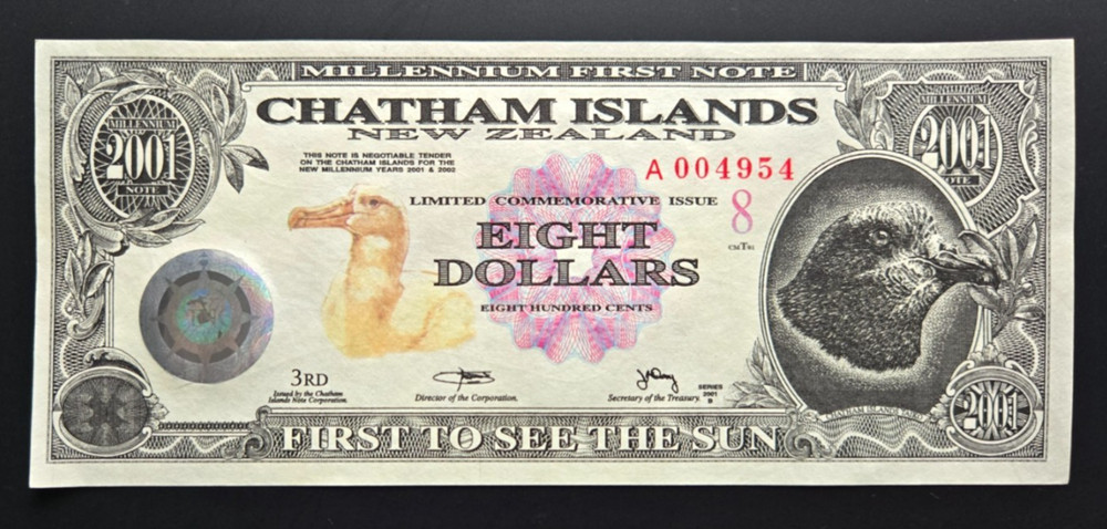Chatham Islands - 8 Dollars $8 Commemorative Banknote 2001 UNC