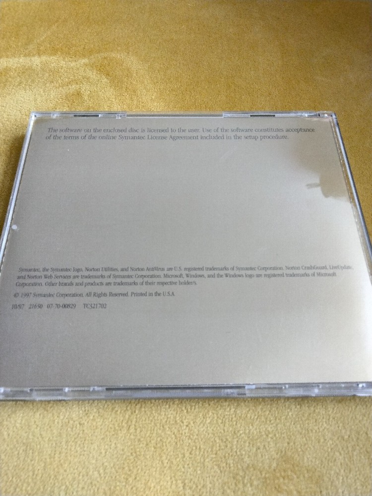 Symantec Norton CrashGuard Deluxe Version 3.0 CDROM PC 1997 Windows USED