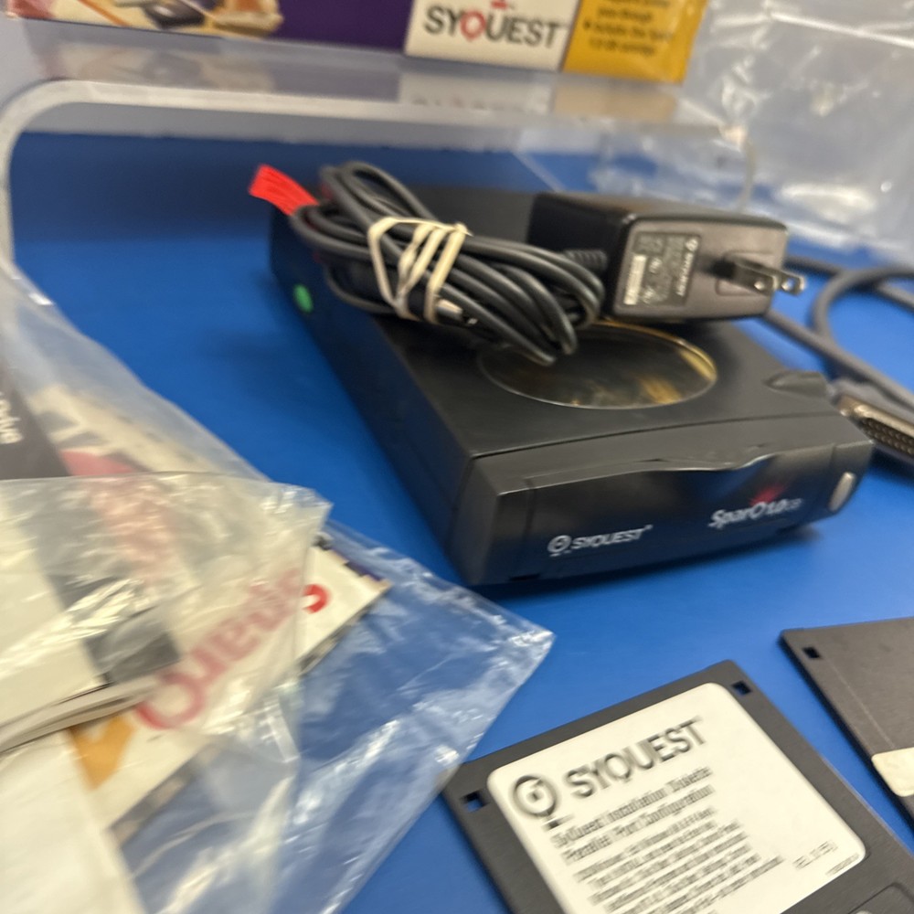 SyQuest Sparq 1GB External Parallel Drive Boxed - Untested Powers On