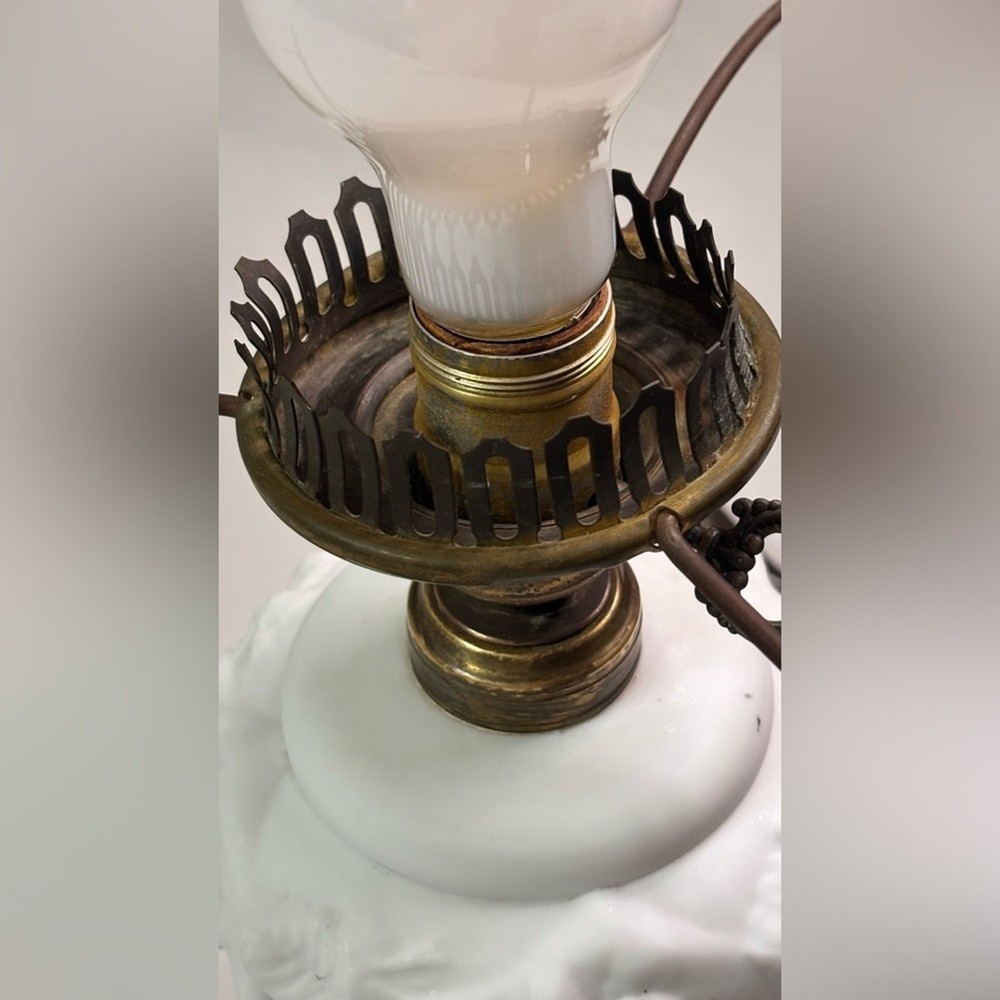 Fenton Puffy Rose Lamp