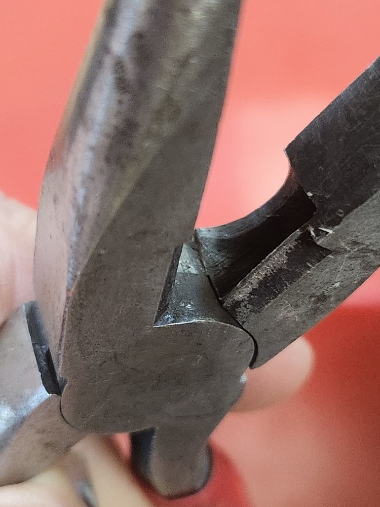 Mac Tools Needle Nose Pliers P301822 8" Red Handle