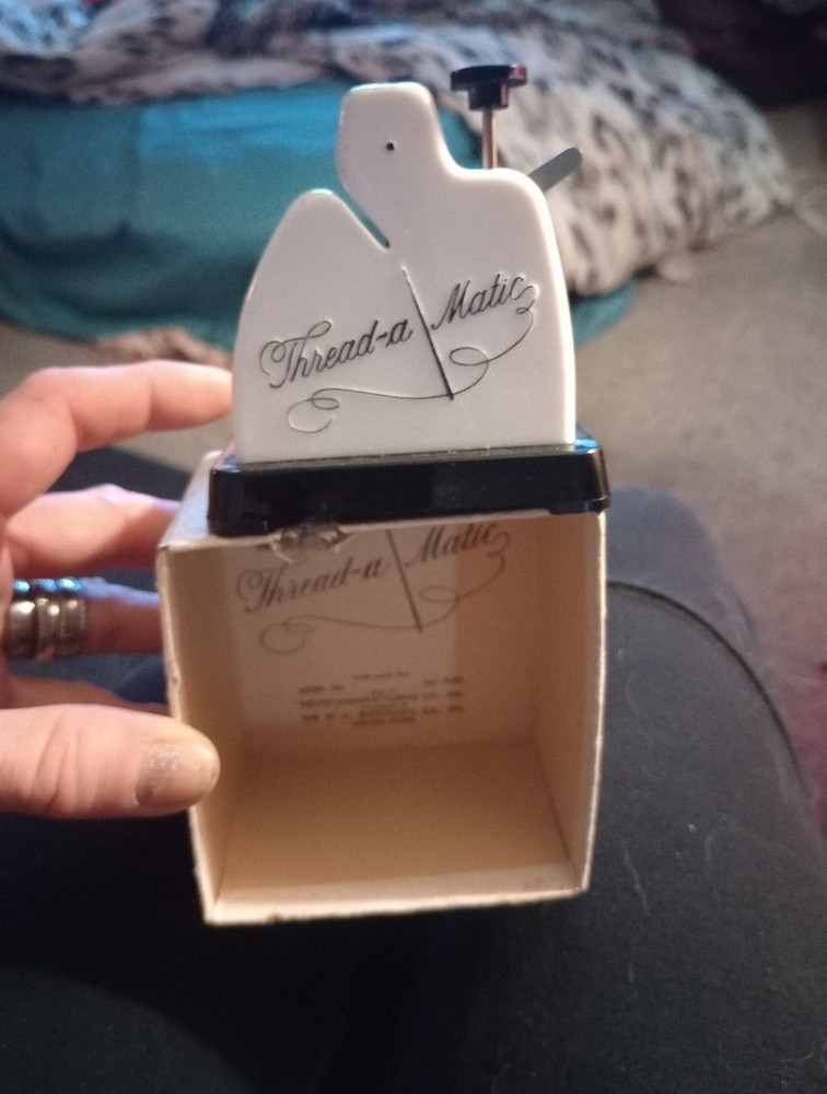 Vintage Thread A Matic Model 700 Mid Century Sewing Needle Threader