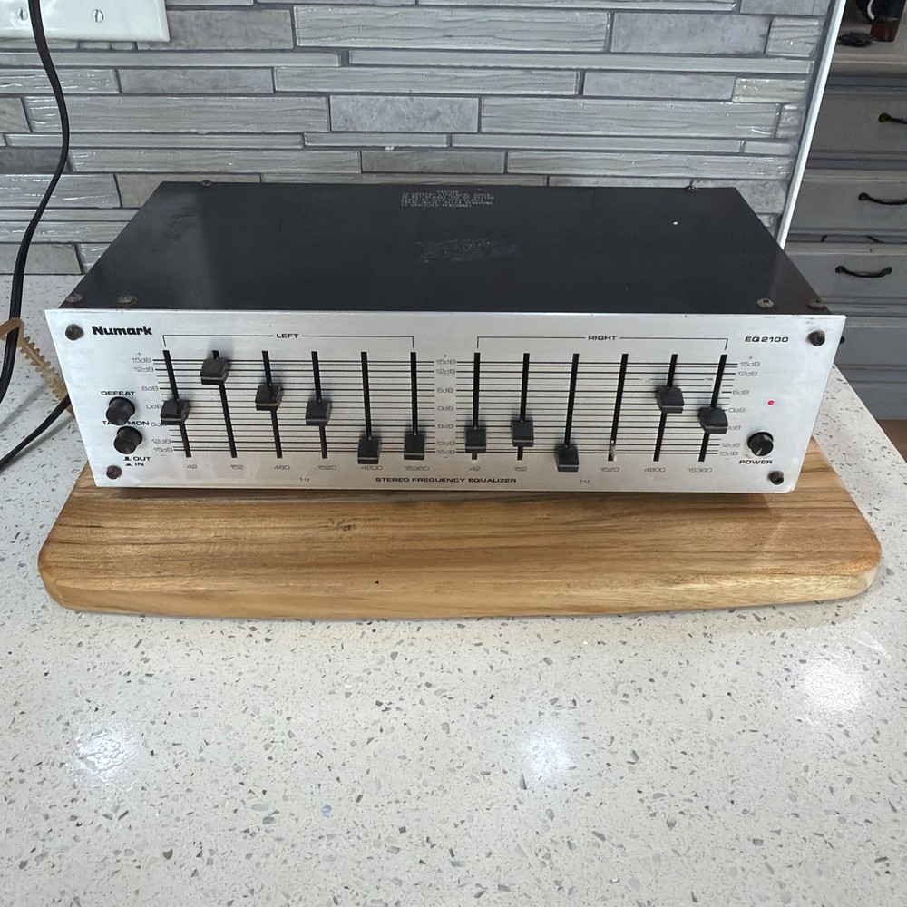 Newmark Stereo Frequency Equalizer Eg 2100