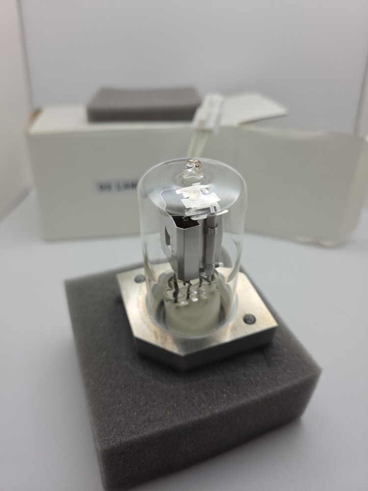 Replacement Bulb D2 LAMP A6201H (D2)