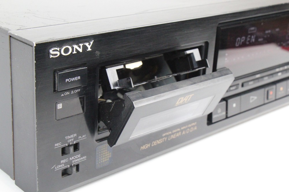 SONY DTC-700 Digital Audio Tape Deck DAT Powers On Untested