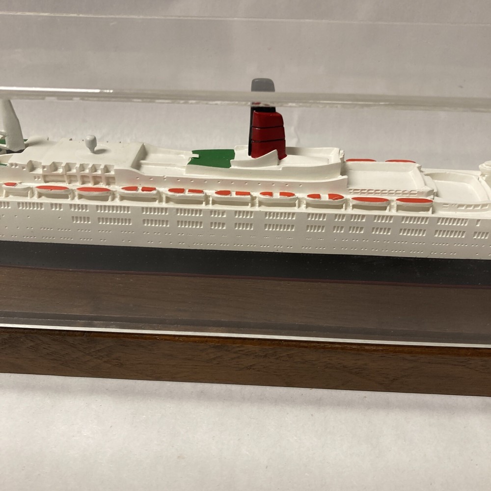 QUEEN ELIZABETH II • 1986 CUNARD SHIP MODEL • SATW CONVENTION