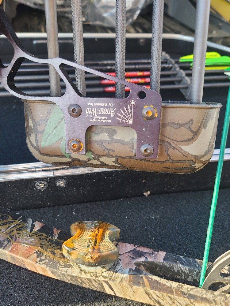 Matthews Switchback XT Left Hand (LH) Compound Bow w/ Case & Other Accessories