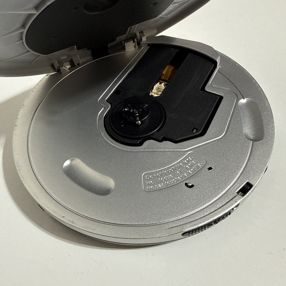 Durabrand Portable CD Player Programable Model: CD-565 Tested Works READ