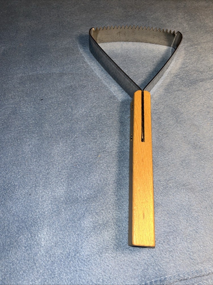 2-in-1 Weed Puller Tool,Garden Weed Scraper Tool, Weeding Rake, Metal Weeder
