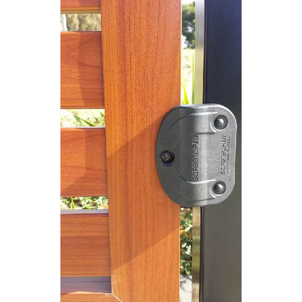 Small Polymer Gate Stop