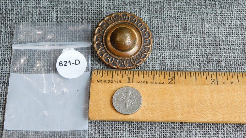 Antique Vtg Button Aprx: 1-1/2" #621-D