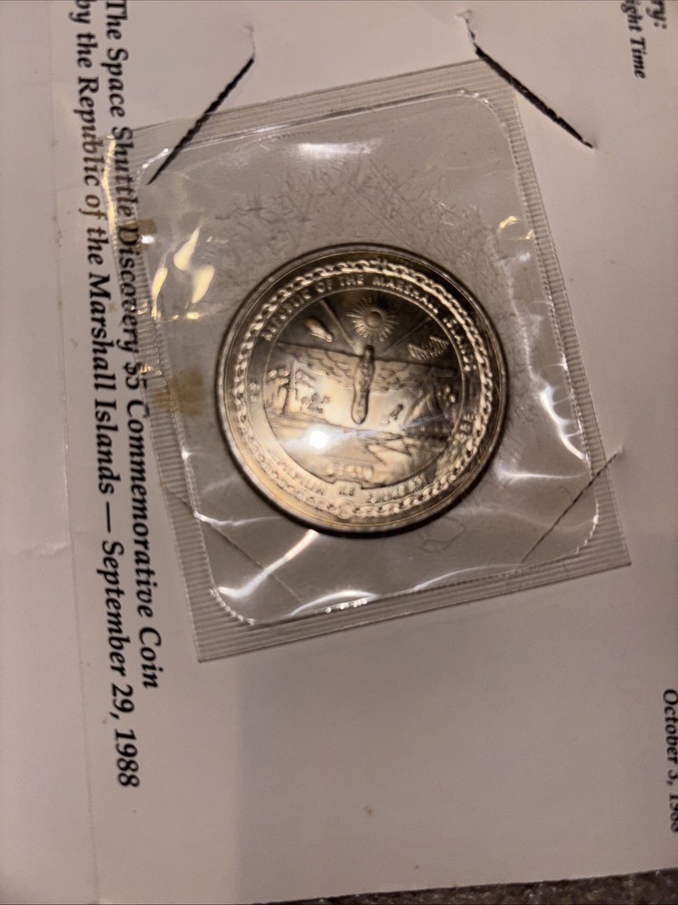 1988 Marshall Islands Space Shuttle Discovery $5 Commemorative Coin