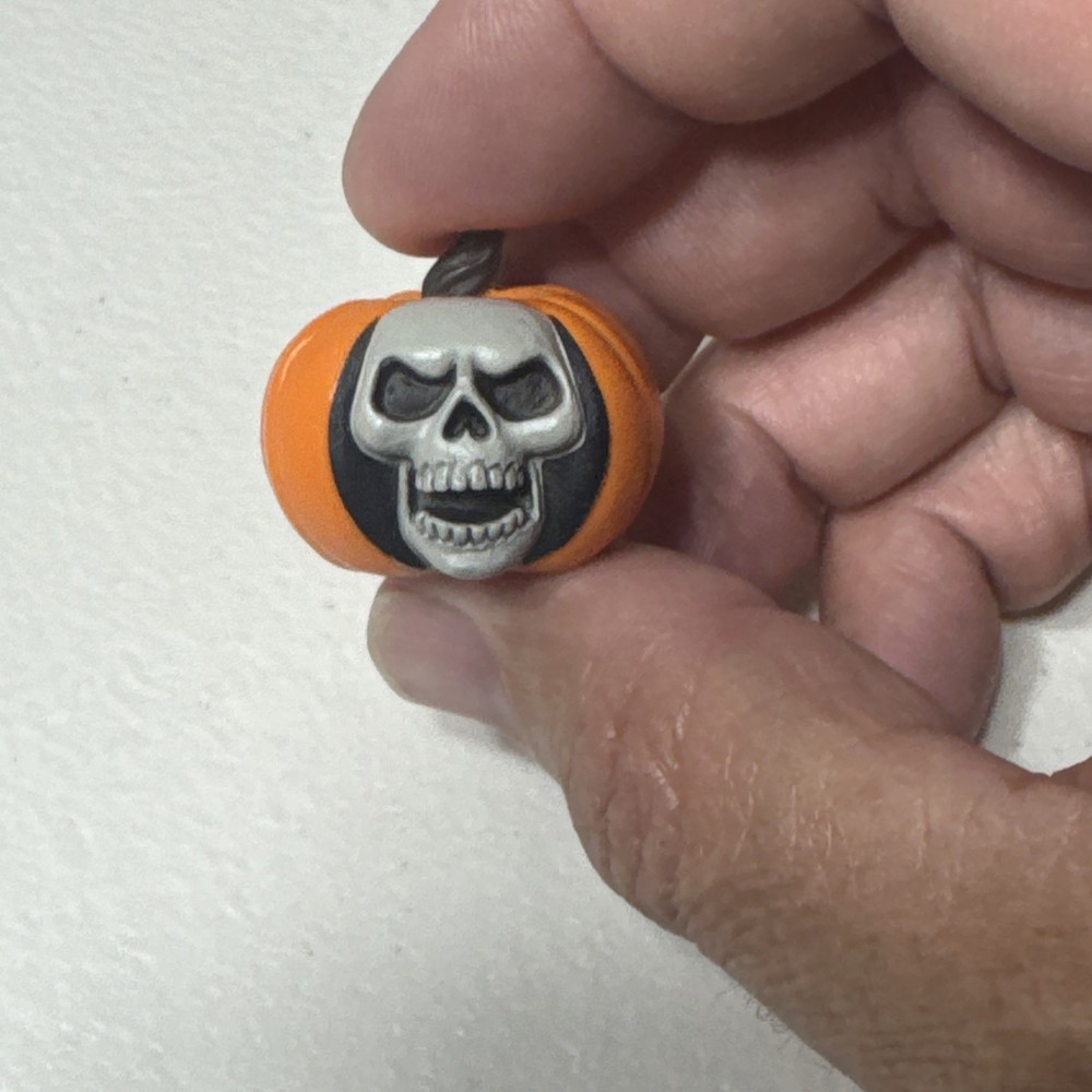 Pumpkin Skull 1 Inch Figure