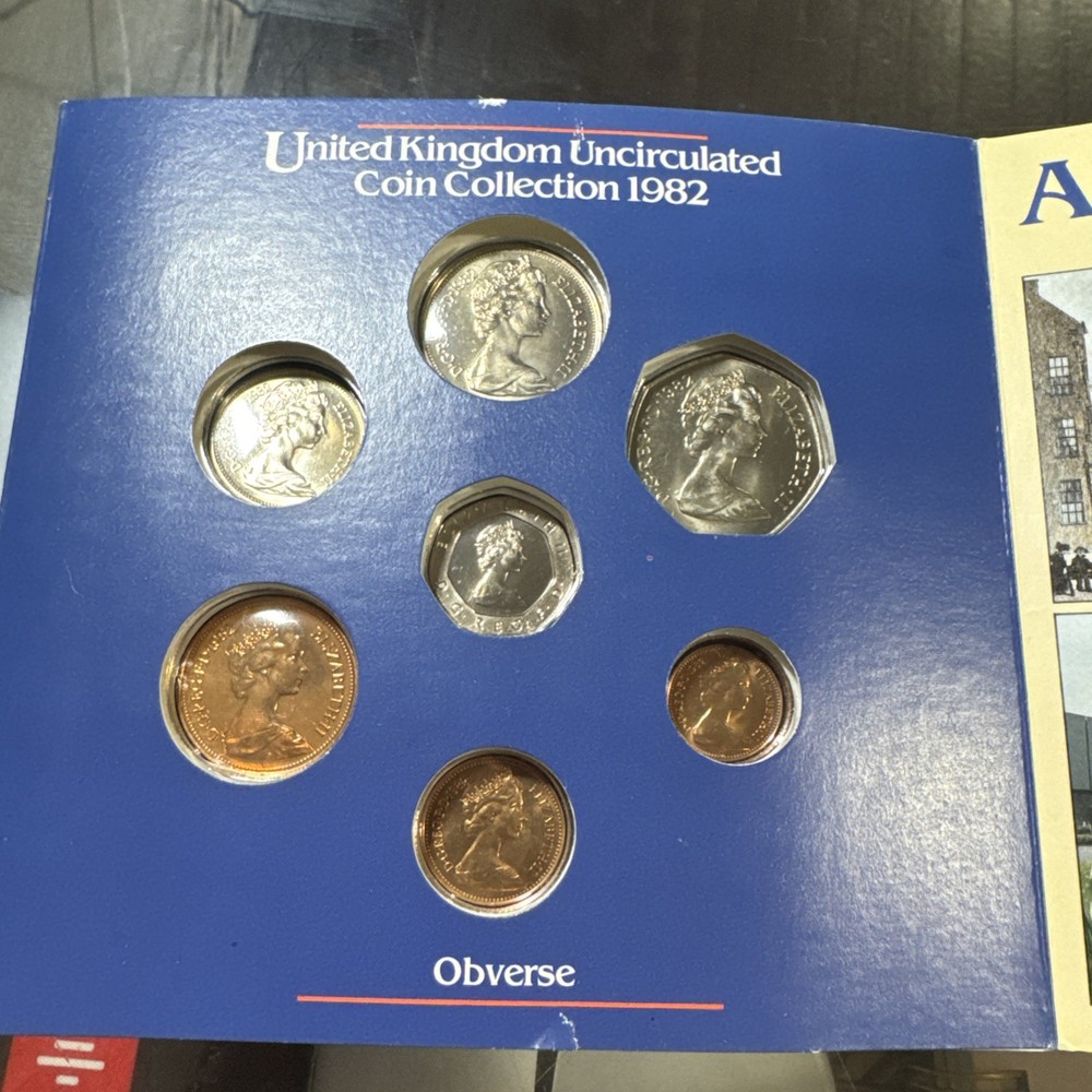 GREAT BRITAIN COIN SET , 1982 UNC.