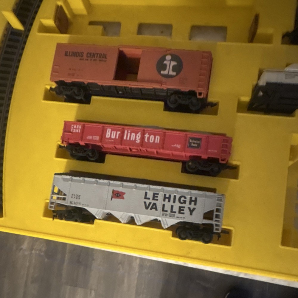 Bachmann HO Scale Analog Starter Set Illinois Central Burlington Lehigh Valley