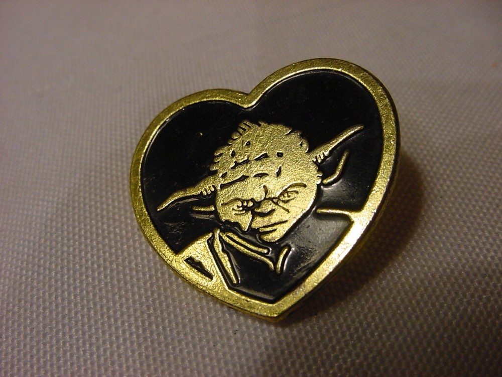 YODA HEART PIN PINBACK