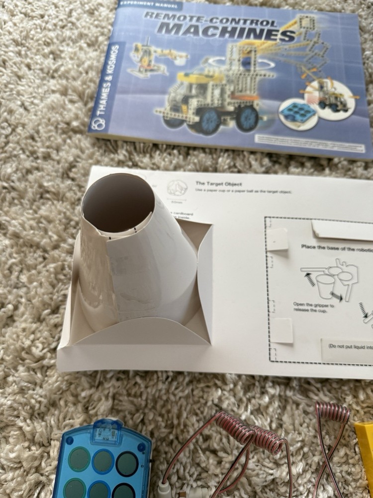 Thames & Kosmos Remote Control Machines