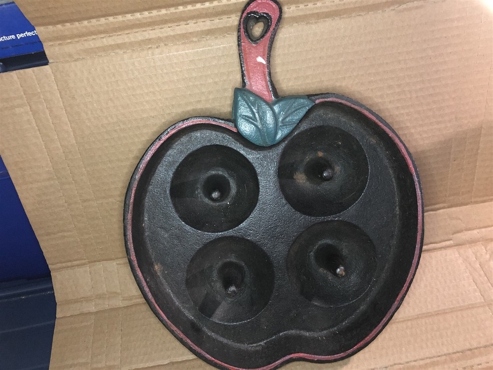 Vintage Apple-Shaped Painted Cast Iron Baking Pan Dumpling Skillet